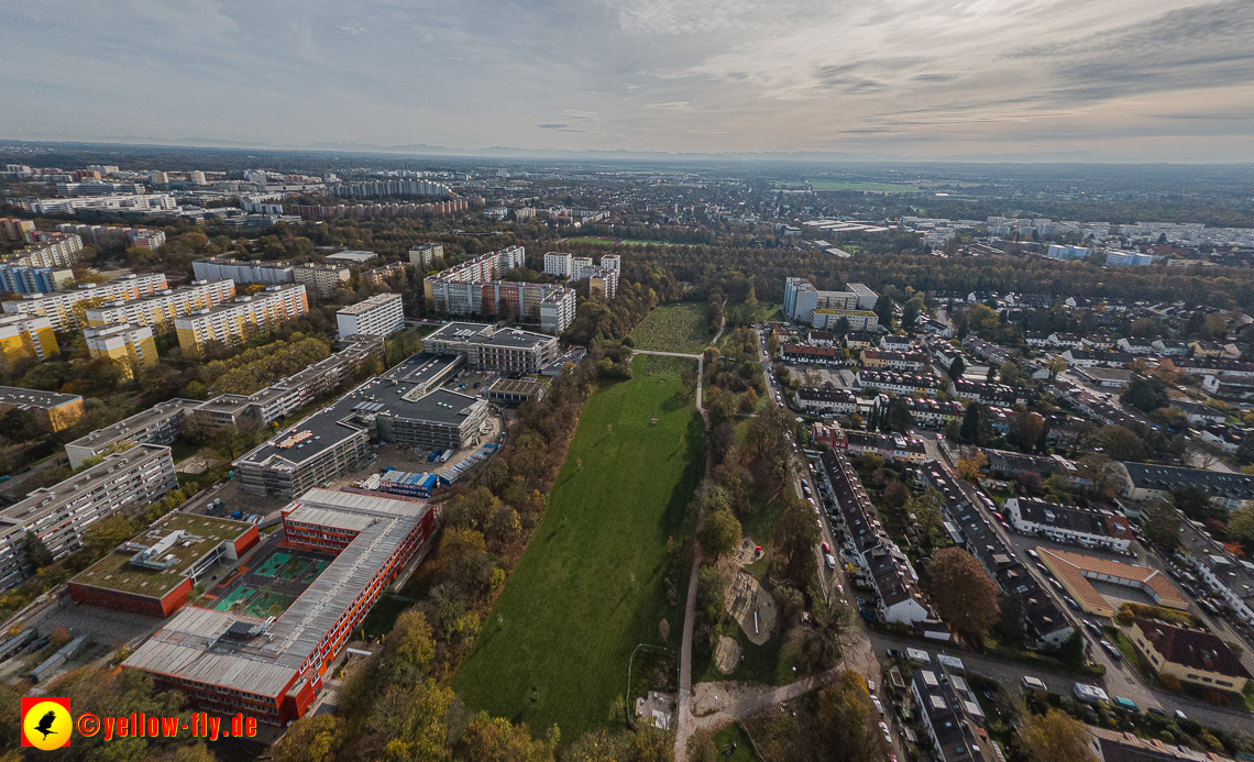 03.11.2022 -  Ostparksee mit Umgebung in Neuperlach